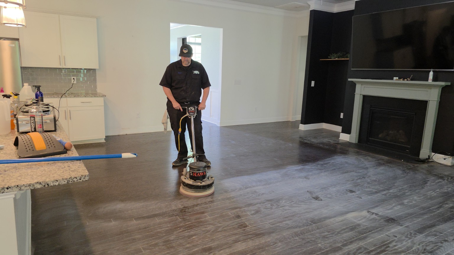 True Clean screening a dark hardwood floor in the main living area